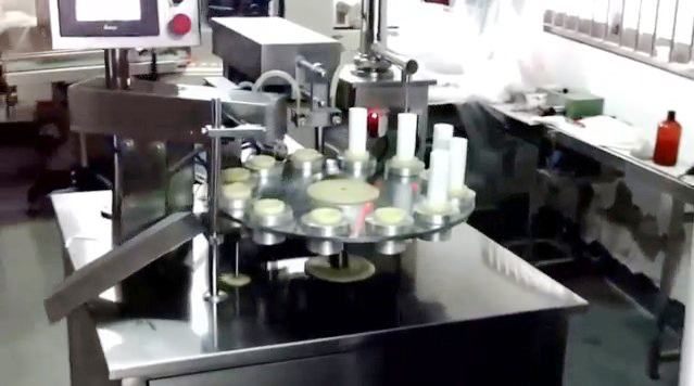 tubes filling ultrasonic sealing machine semi automatic Equipo de llenado y sellado de tubos ultrasónicos.jpg