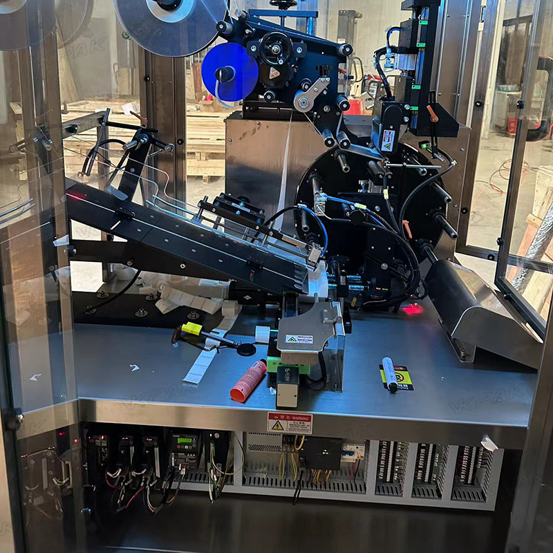 Máquina etiquetadora automática de tubos de plástico blandos con sistema de alimentación de tubos