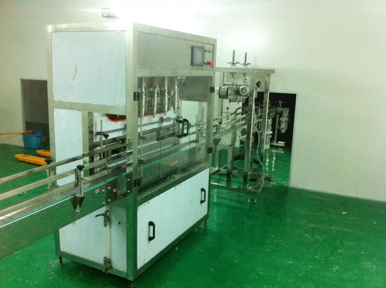 Linear filling machine with 4 filling heads MÁQUINA LLENADORA LINEAL.jpg