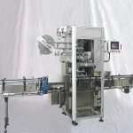 Máquina etiquetadora automática de tapas de botellas con mangas termorretráctiles