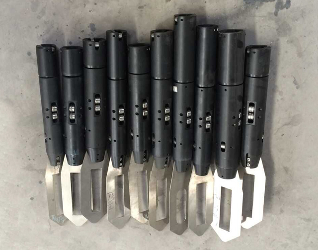 Máquinas etiquetadoras de mangas con poste central.jpg