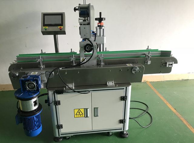 Máquina etiquetadora de lápiz labial personalizada.jpg