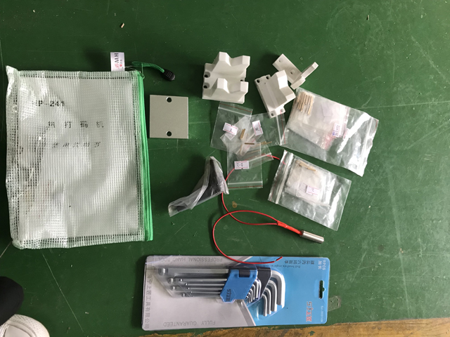 Repuestos para etiquetado de fondo de lápiz labial.jpg