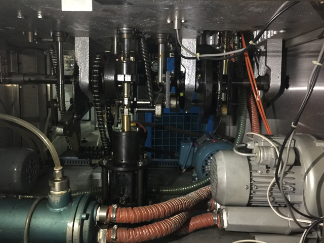 internal structure for filling sealing machines Tubos de llenado y sellado en el interior de la máquina.jpg