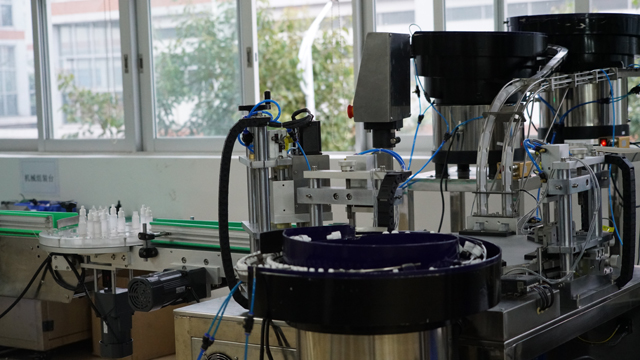 Imágenes de llenado, tapado y etiquetado.jpg