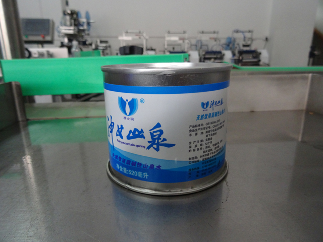 Maquinaria para sellar latas.jpg