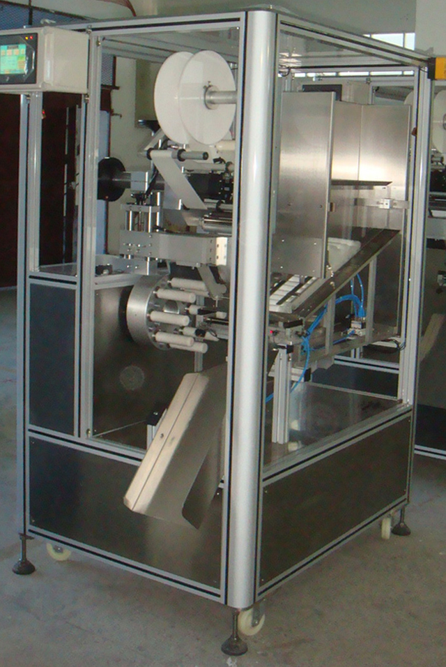 tubes labeling machinery Equipo para etiquetado de tubos.jpg