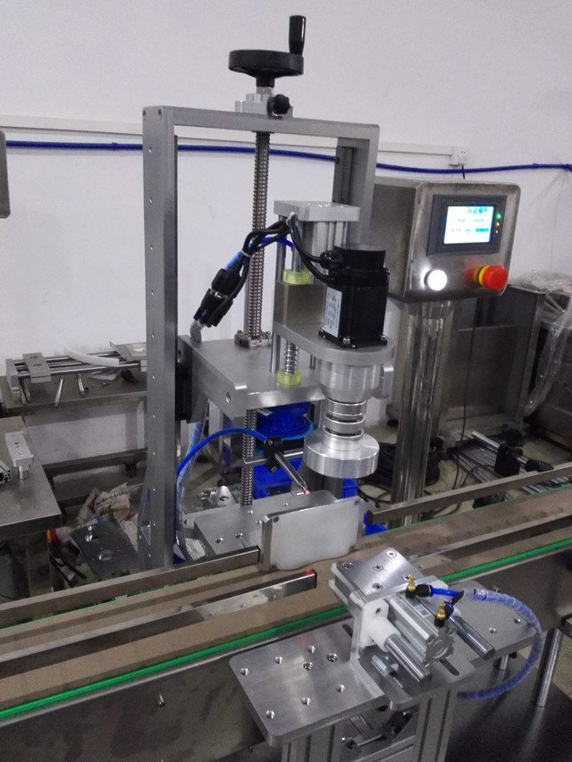 Máquina tapadora de tarros de un solo cabezal.jpg