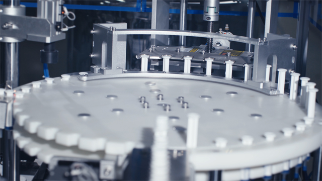 tapadora de llenado de jeringas.jpg