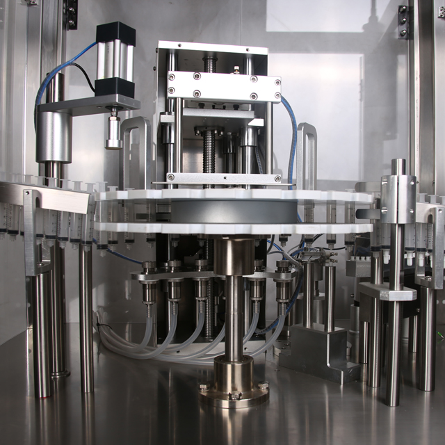 tapadora de llenado de jeringas.jpg