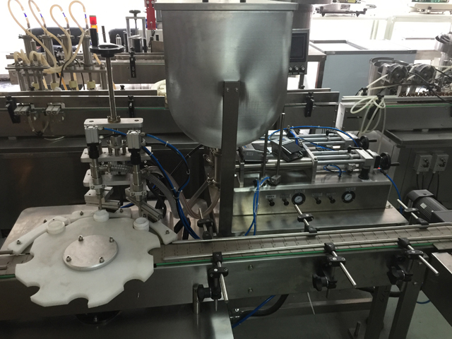 Maquina llenadora de dos tarros.jpg