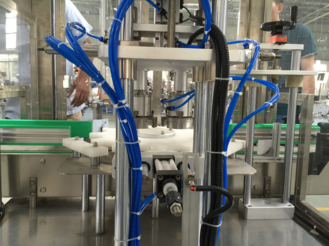 PARTE TRASERA del cuerpo principal de las máquinas tapadoras al vacío.jpg