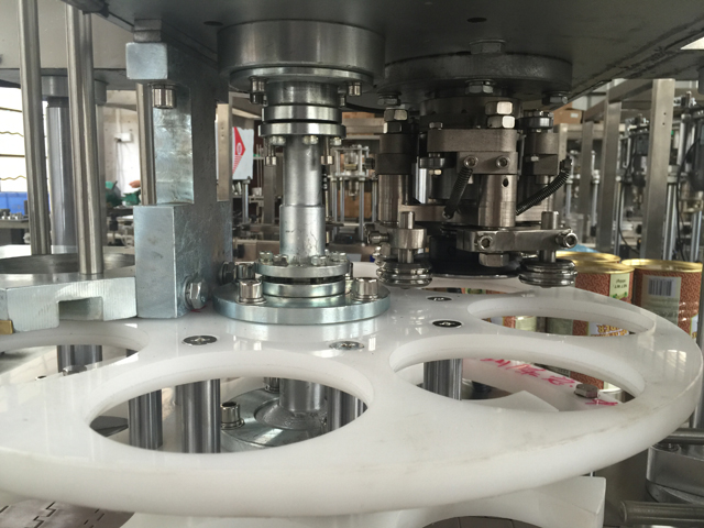 Posición de las latas durante el sellado de latas.jpg