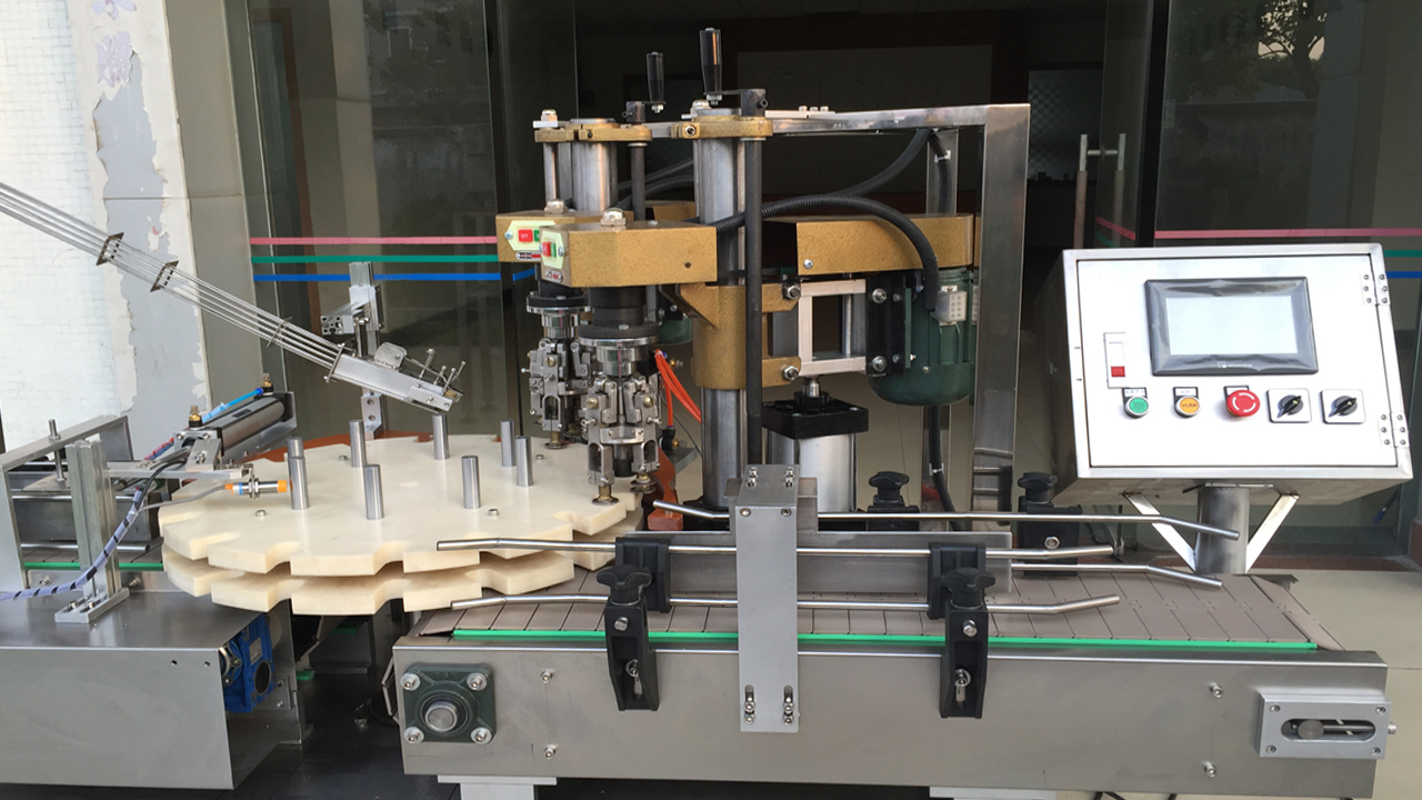 double heads screw capping machine tapadora de rosca de doble cabezal.jpg