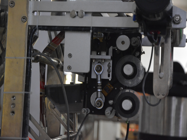 Pieza codificadora de fecha para llenado de líquido en bolsas.jpg