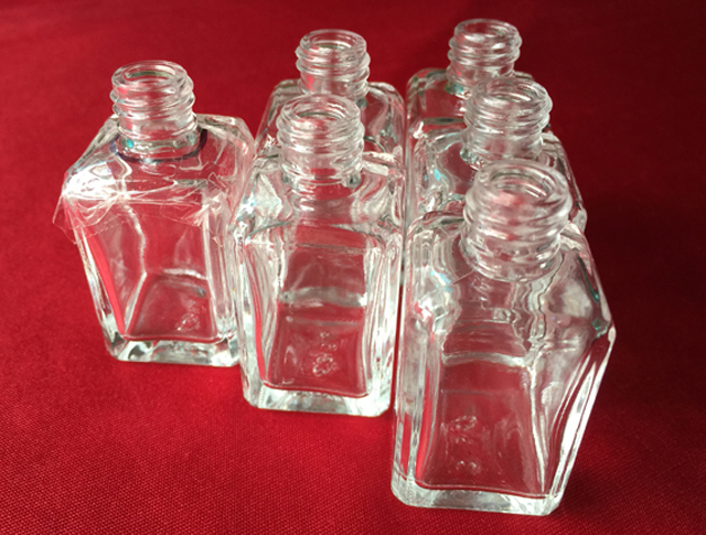 Botellas de vidrio para esmalte de uñas.jpg