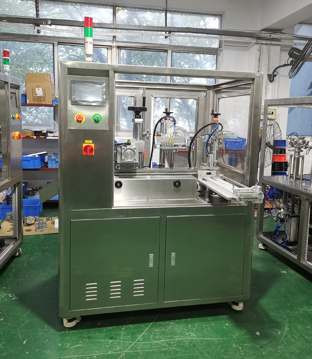 máquina en tanque de almacenamiento.jpg