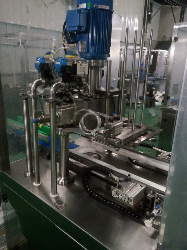 Primer plano de la máquina cerradora al vacío.jpg