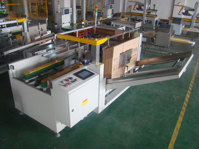 Fábrica de máquinas formadoras de cajas de cartón automáticas.JPG