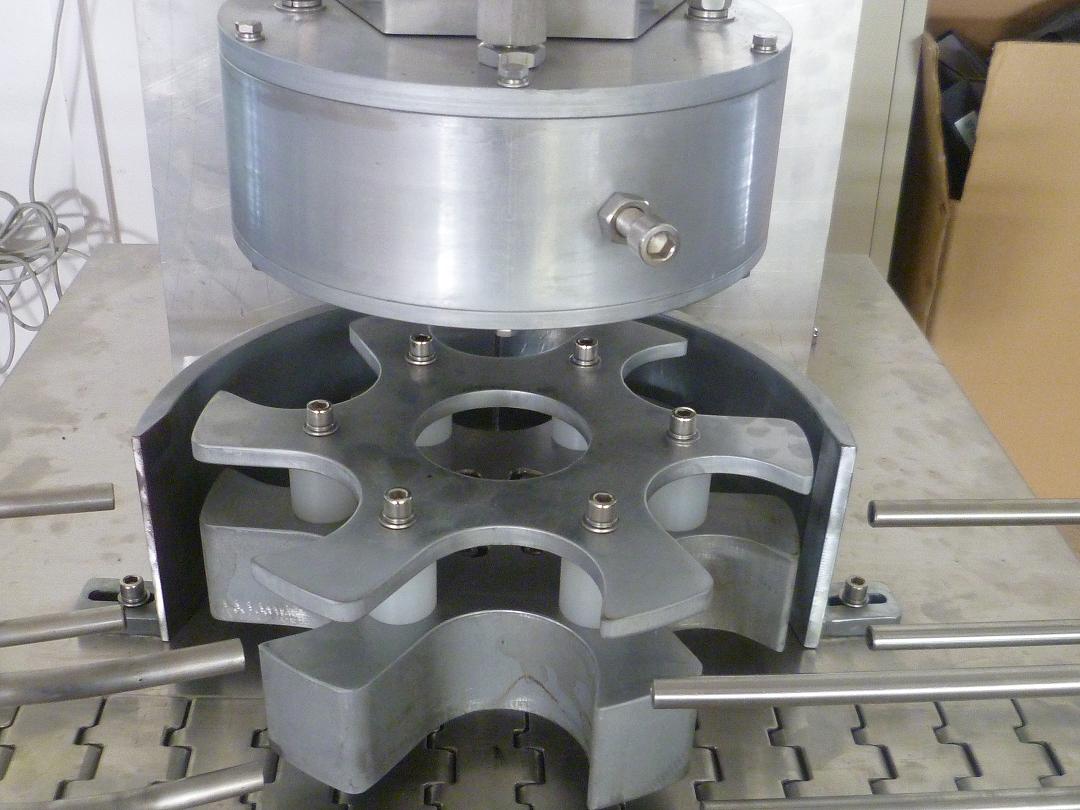 rotary vacuum capper machinery Cabezal rotatorio de máquina tapadora al vacío.JPG