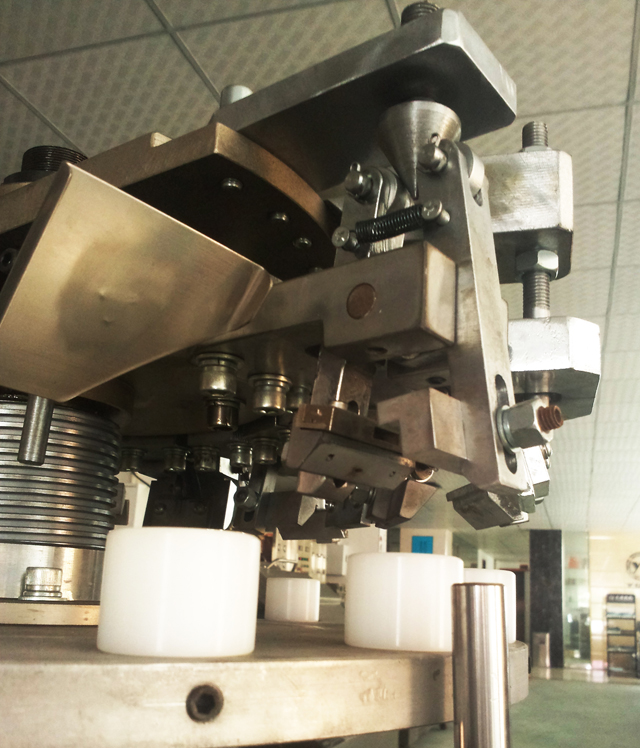 sealer part for metal hose Relleno de sellado para tubos metálicos.jpg