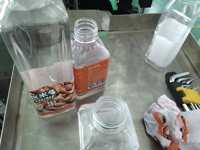 Etiquetadora de botellas planas rollos de etiquetas (2).jpg