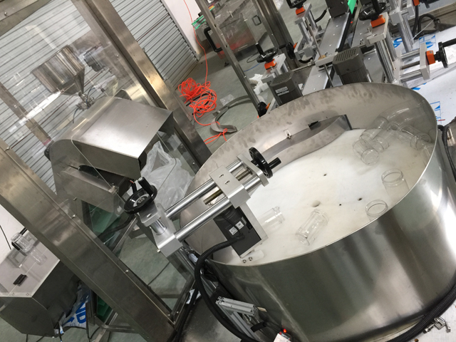 Sistema de elevación para posicionar botellas.jpg