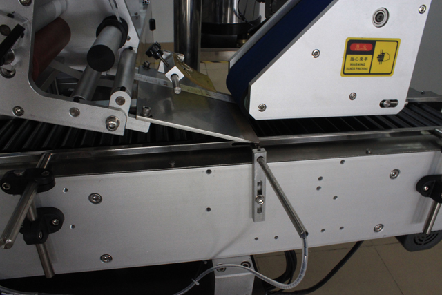 máquina etiquetadora.JPG