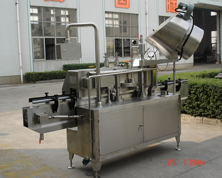 PLC-controlled system glass Jar twist off Steam Capper equipment vacuum capping machine for Glass Jars Foto posterior de la tapa de vacío desprendible.jpg