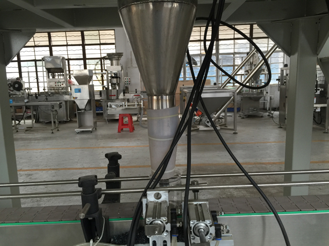 Boquillas de llenado para llenadora de granulados.jpg