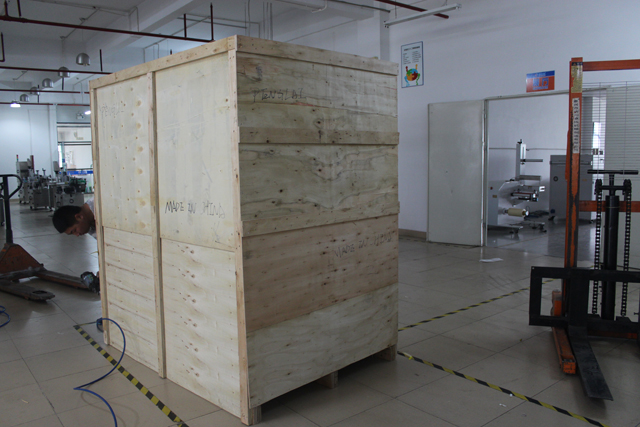 Embalaje en caja de madera para etiquetado horizontal (3).JPG