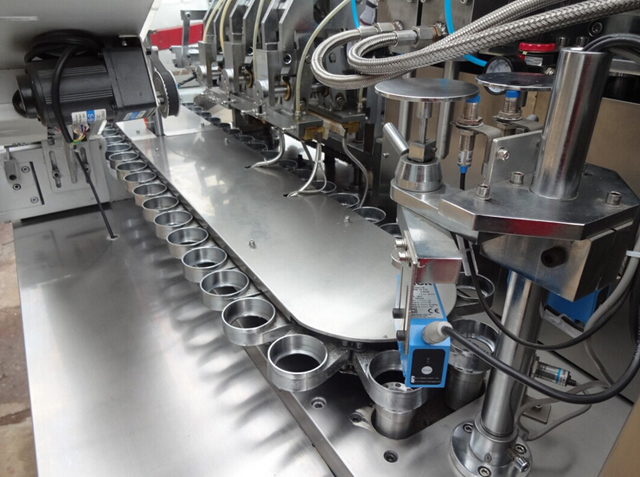 Placa de trabajo para llenadora y selladora de tubos.jpg