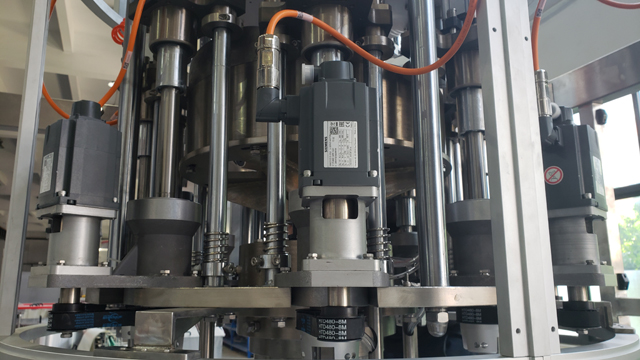 Taponado de rosca de 8 cabezas.jpg