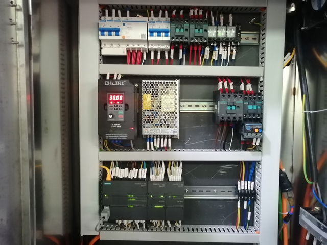 Máquina llenadora de 12 cabezales con calentador mezclador (2).jpg