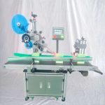 Máquina etiquetadora lineal de etiquetas adhesivas para esquinas de cajas de cartón pequeñas