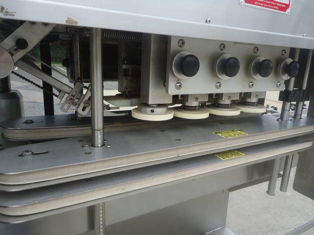high speed linear screw capping machines tapadora de rosca de alta velocidad.jpg