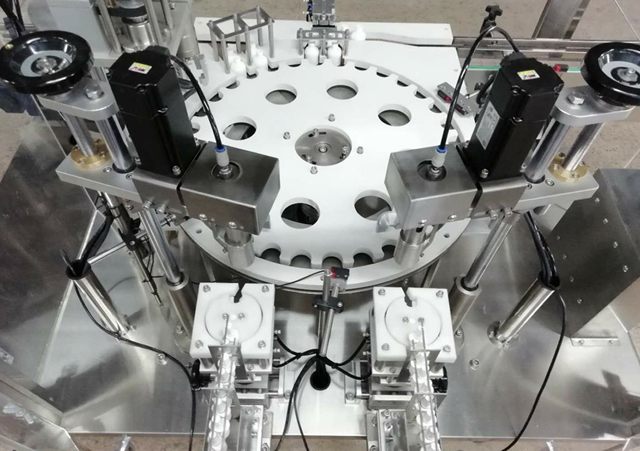 brazo robotico alimentador de botellas.jpg