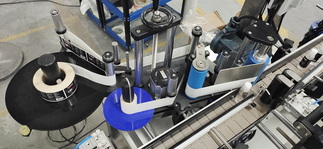 máquina etiquetadora de etiquetas adhesivas.JPG