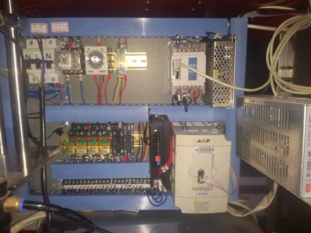 Caja eléctrica para maquinaria de llenado y sellado.jpg