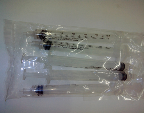 syringes llenado de jeringa más cerca.jpg