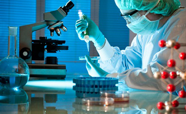 workers testing filling sealing samples Pruebas de laboratorio con llenadora y selladora de tubos.jpg