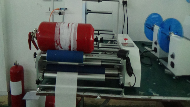 Equipos etiquetadores para productos contra incendios.