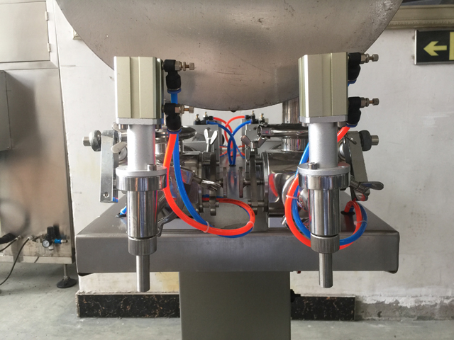 two filling nozzles pneumatic filler equipment boquillas dos.jpg
