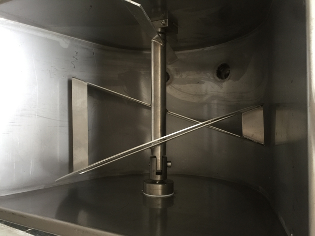 air guage for filling machines connected with air compressor Manómetro de aire para un volumen de llenado preciso.jpg