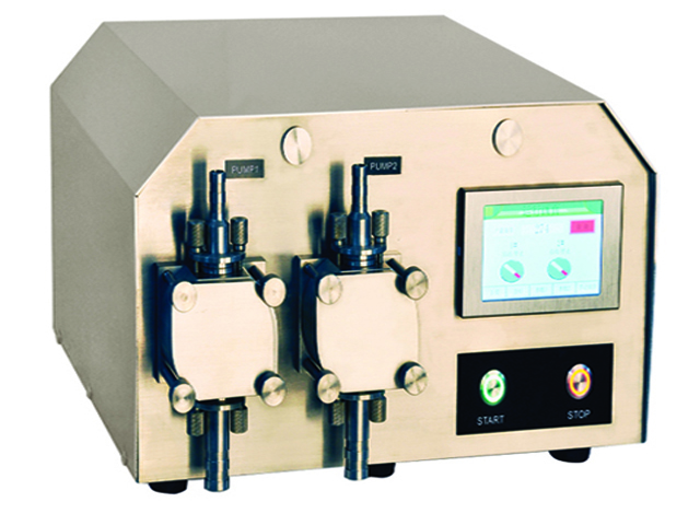 Equipo de llenado con bomba de dos cabezales.jpg