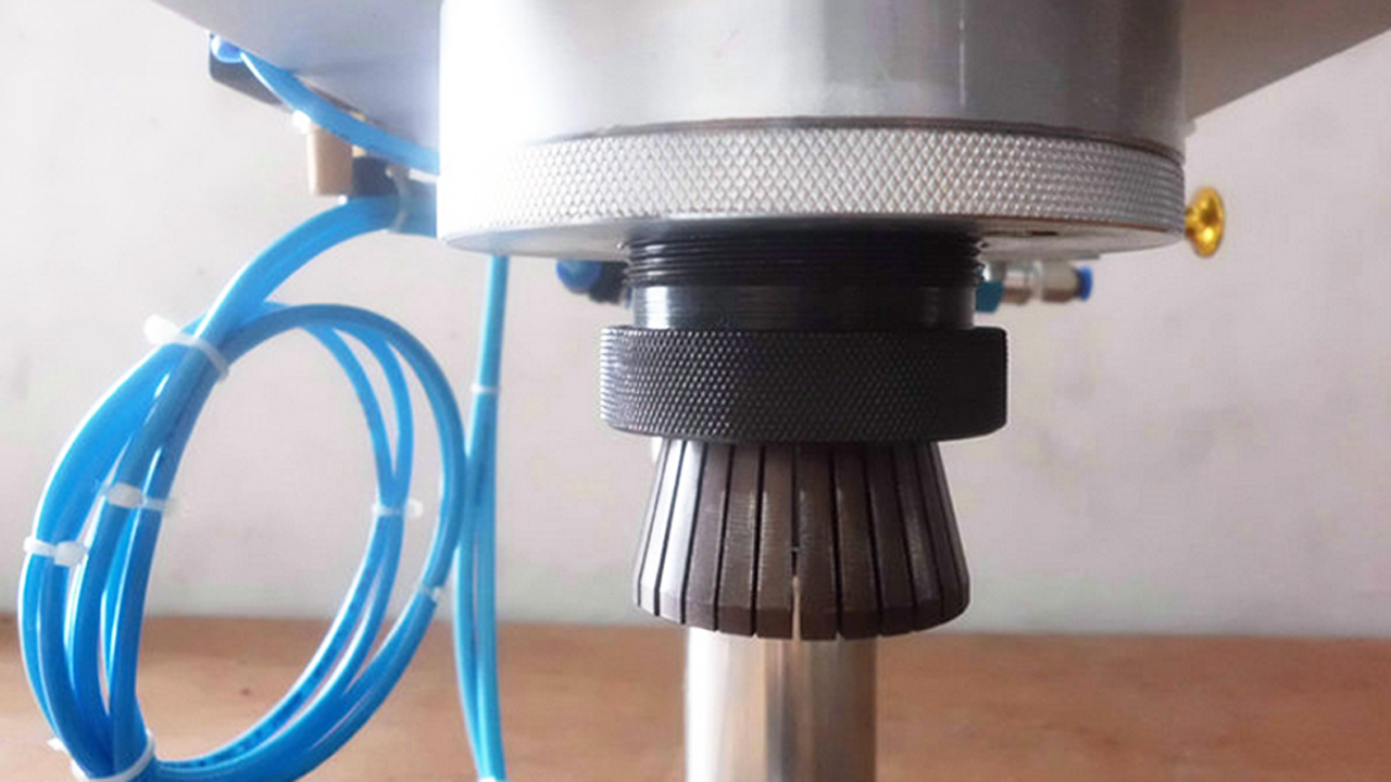 crimping head from pneumatic capping machines Cabezales de engarce.jpg