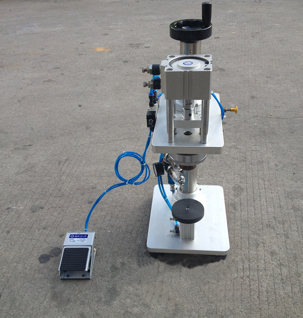 perfume pneumatic crimper equipments Crimpadora neumática para perfumes.jpg