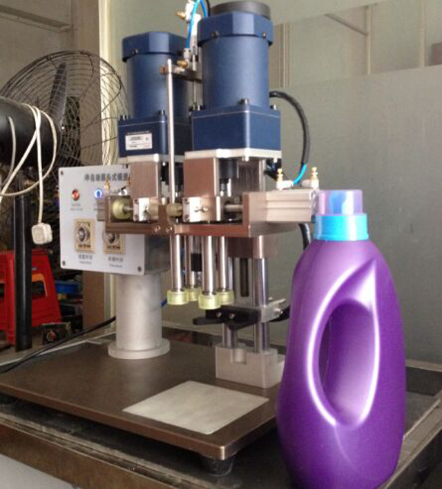 clear pictures for screw capping machinery Maquinaria taponadora de rosca.jpg