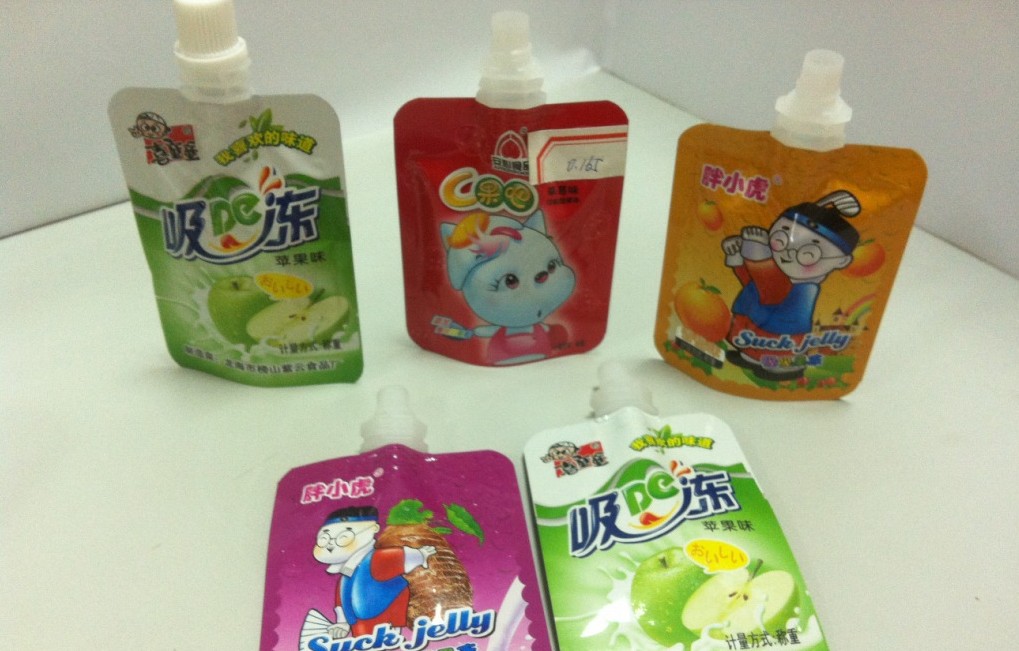 stand up bags for filling Llenadora de bolsas con boquilla de un solo cabezal con tolva .jpg