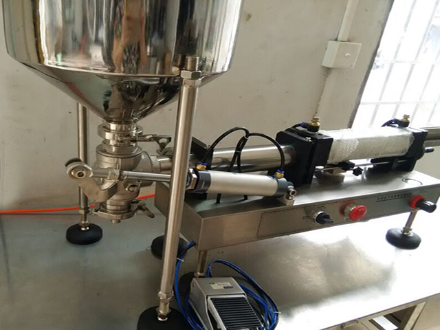 Ilustración de máquina llenadora.jpg